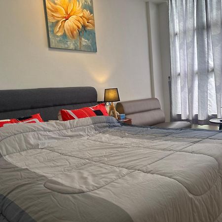 Roxy Apartment Kuching Extérieur photo