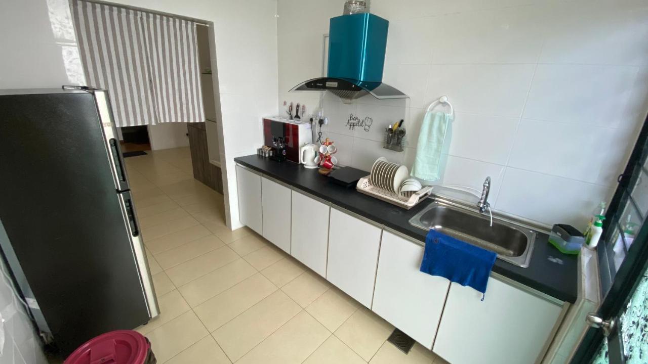 Roxy Apartment Kuching Extérieur photo