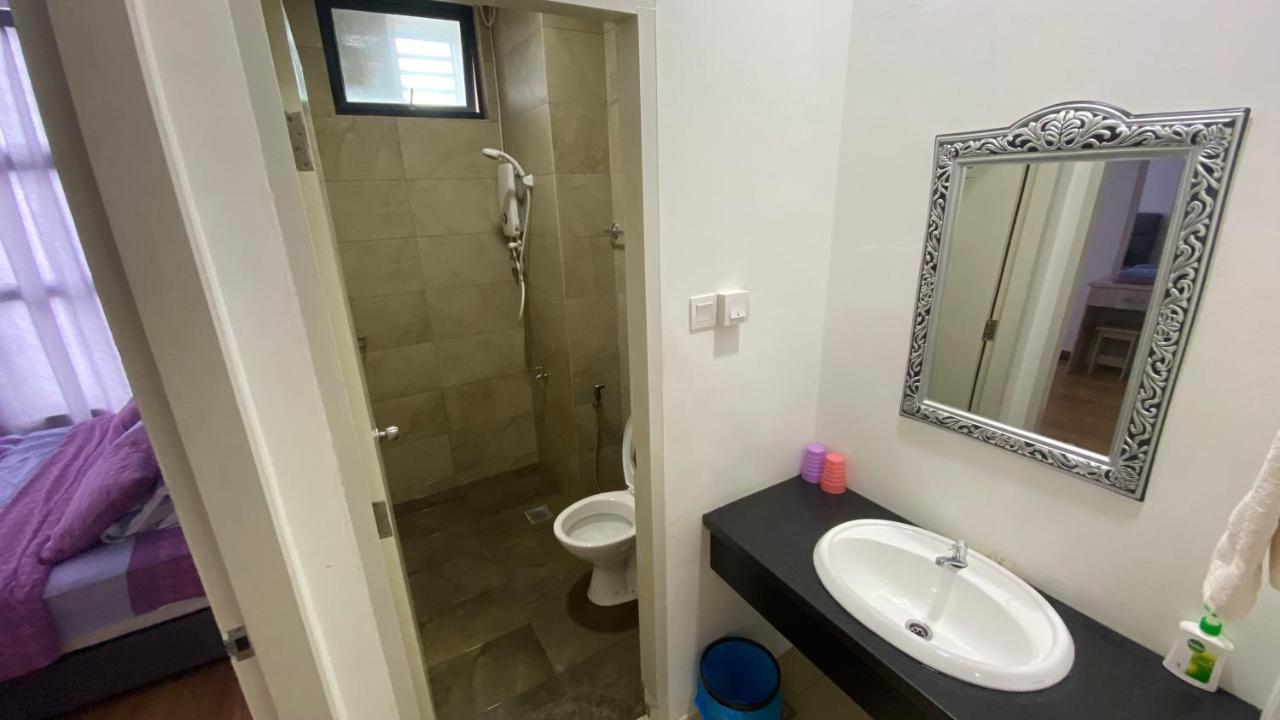Roxy Apartment Kuching Extérieur photo