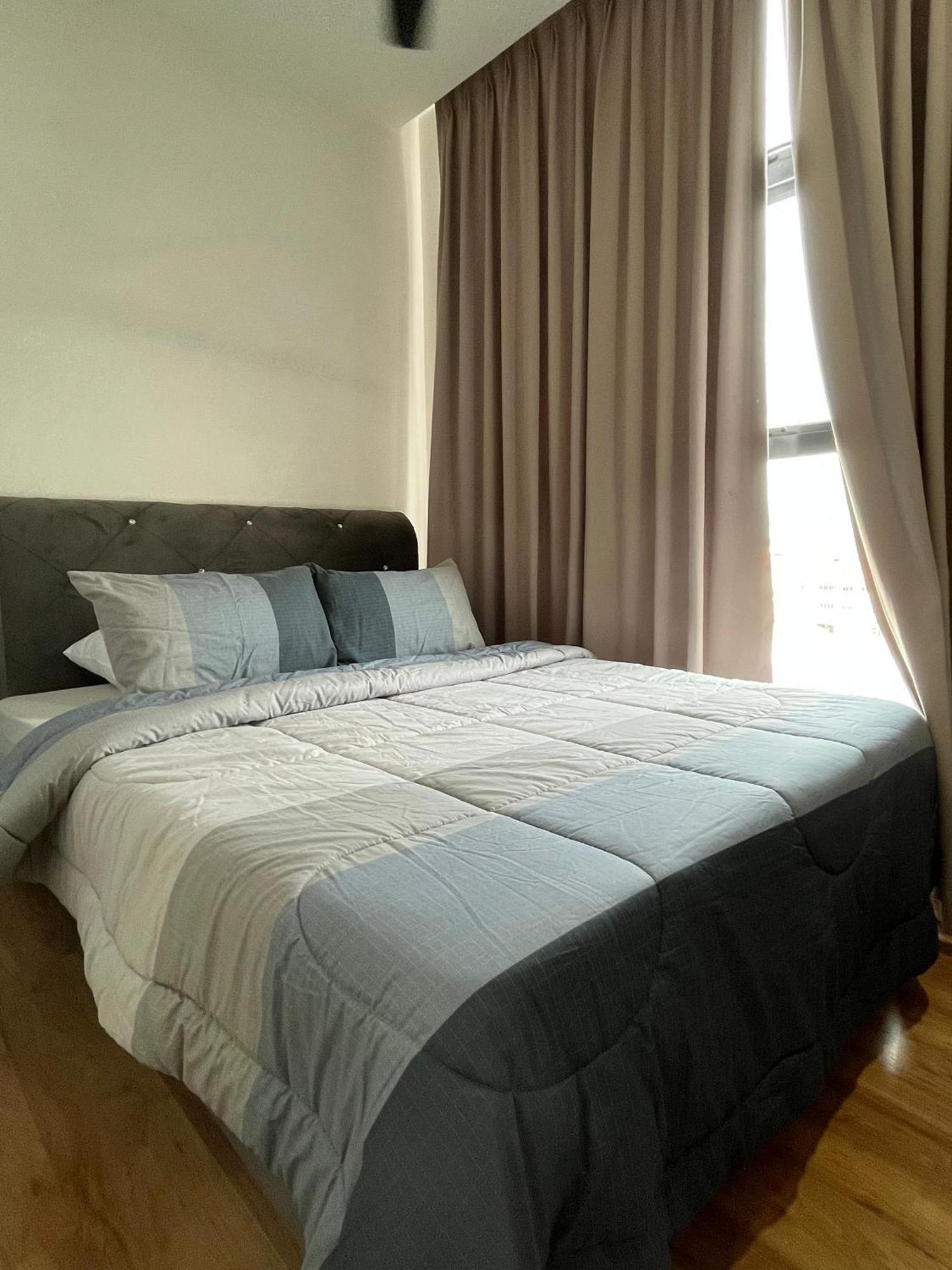 Roxy Apartment Kuching Extérieur photo