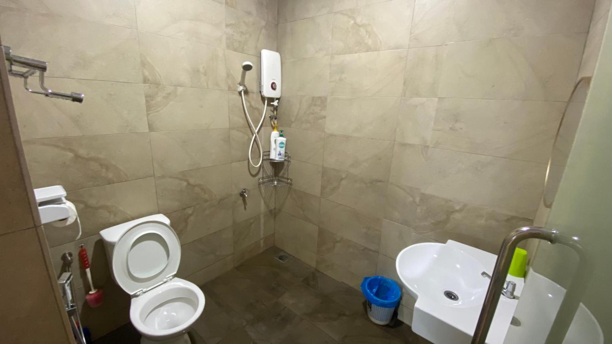 Roxy Apartment Kuching Extérieur photo