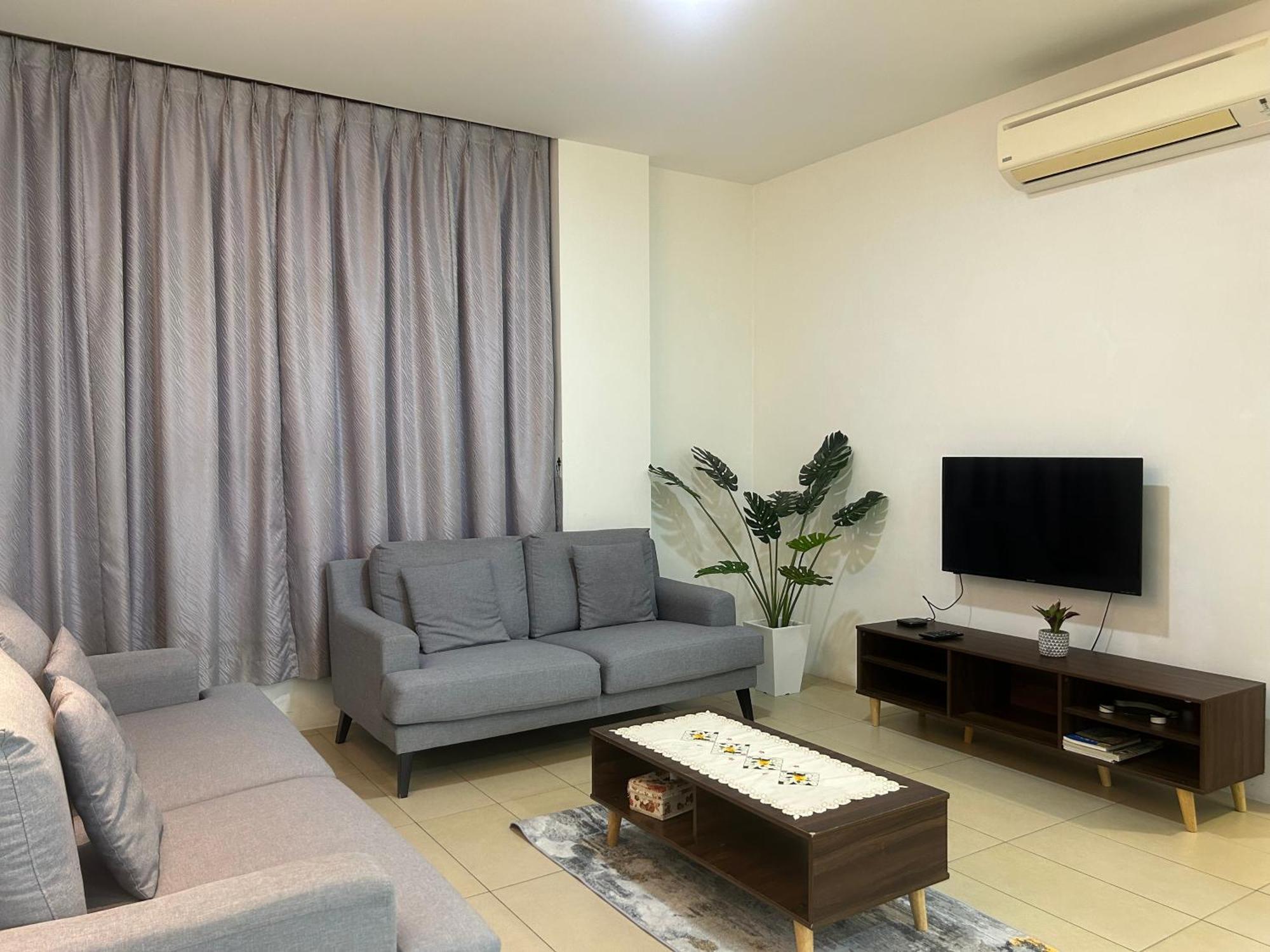 Roxy Apartment Kuching Extérieur photo
