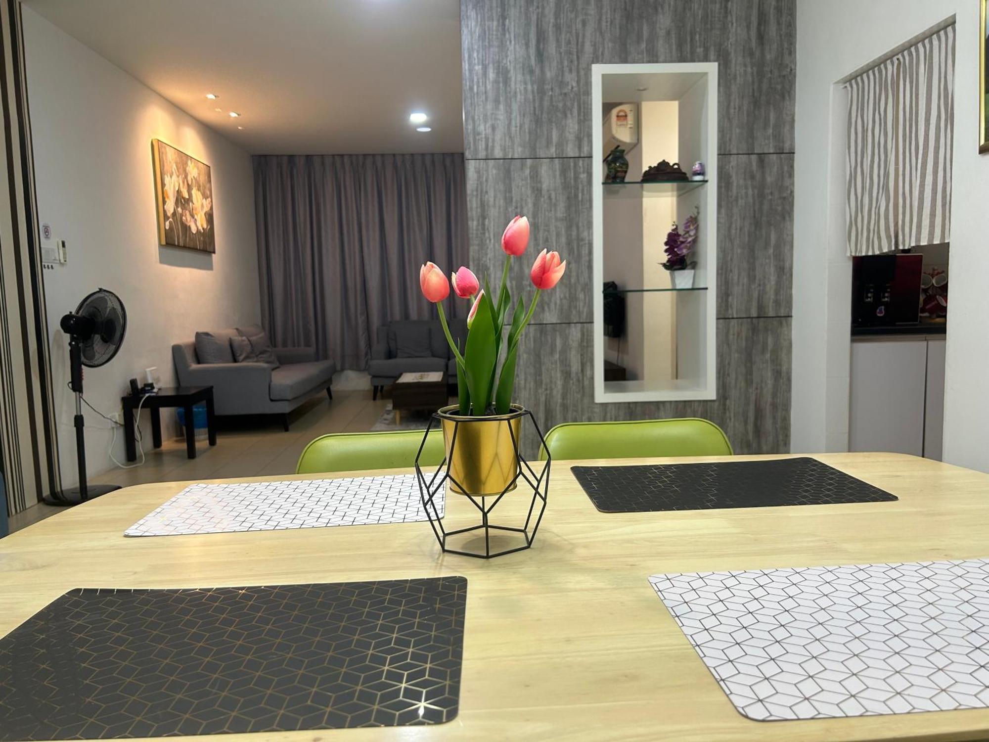 Roxy Apartment Kuching Extérieur photo