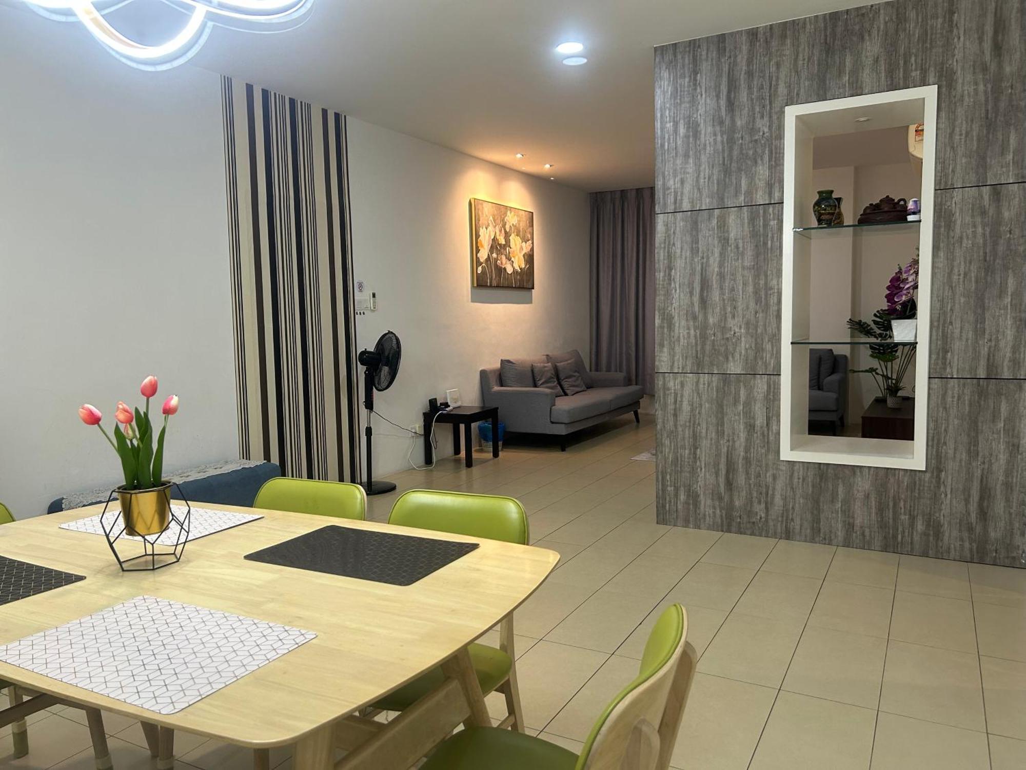Roxy Apartment Kuching Extérieur photo