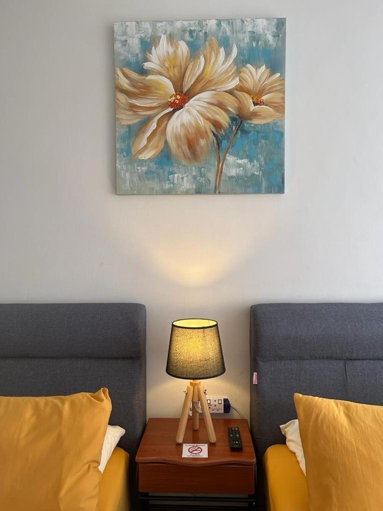 Roxy Apartment Kuching Extérieur photo